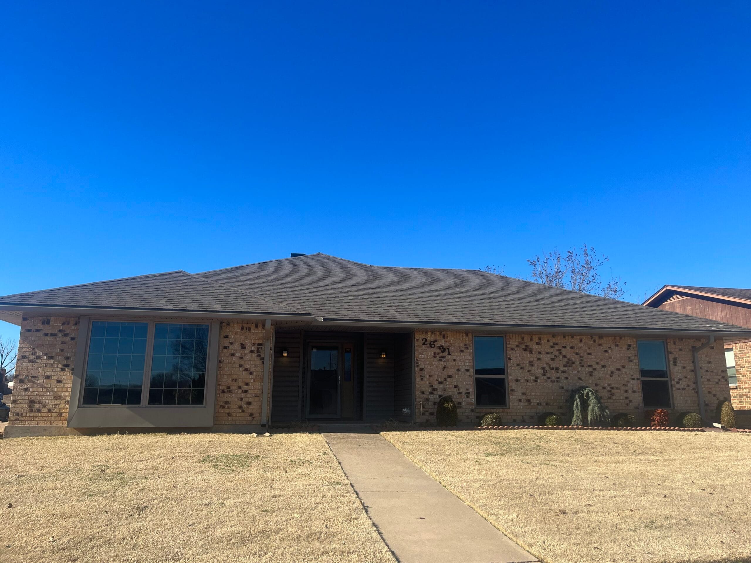 Oklahoma Roofing Experts crew installing new roofing materials on an Ada, Oklahoma home